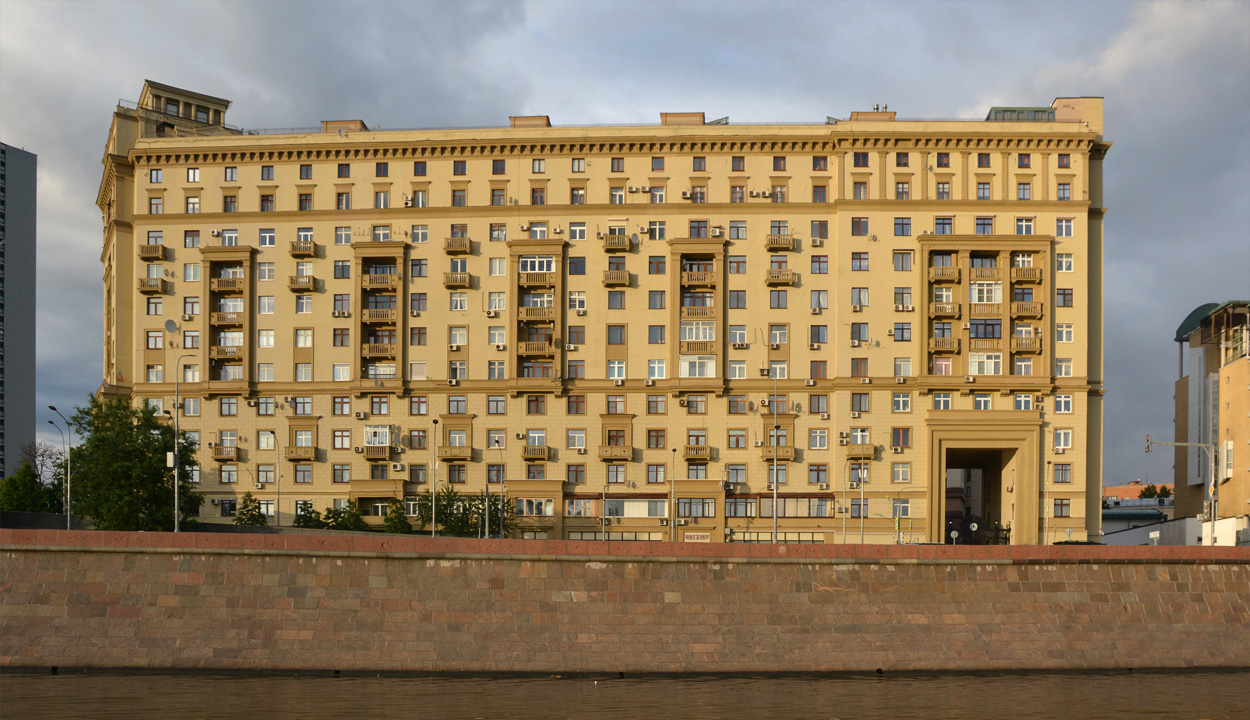 Москва, Улица Новый Арбат, 31 / Смоленская набережная, 12