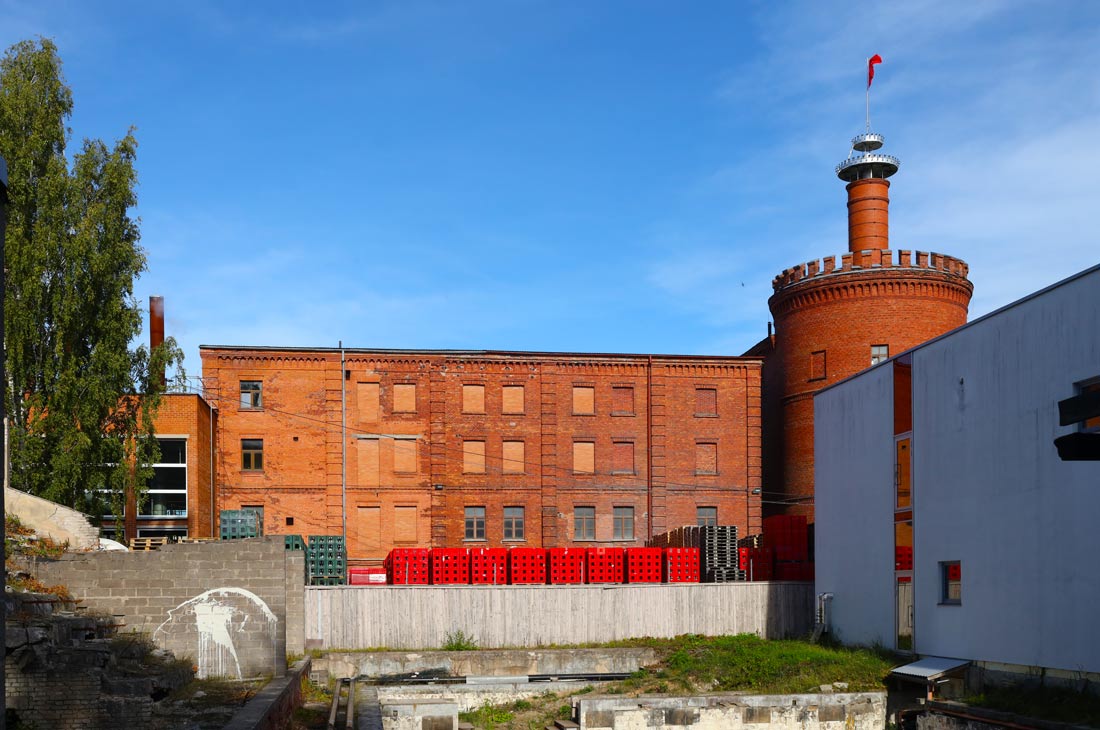 Тарту, Laulupeo puiestee, 15; Laulupeo puiestee, 15/1