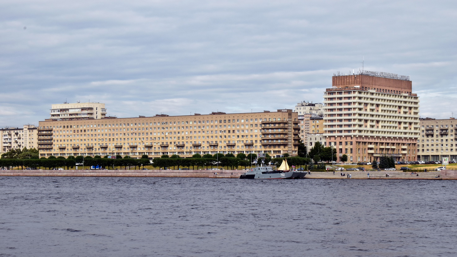 Санкт-Петербург, Свердловская набережная, 64; Большеохтинский проспект, 4