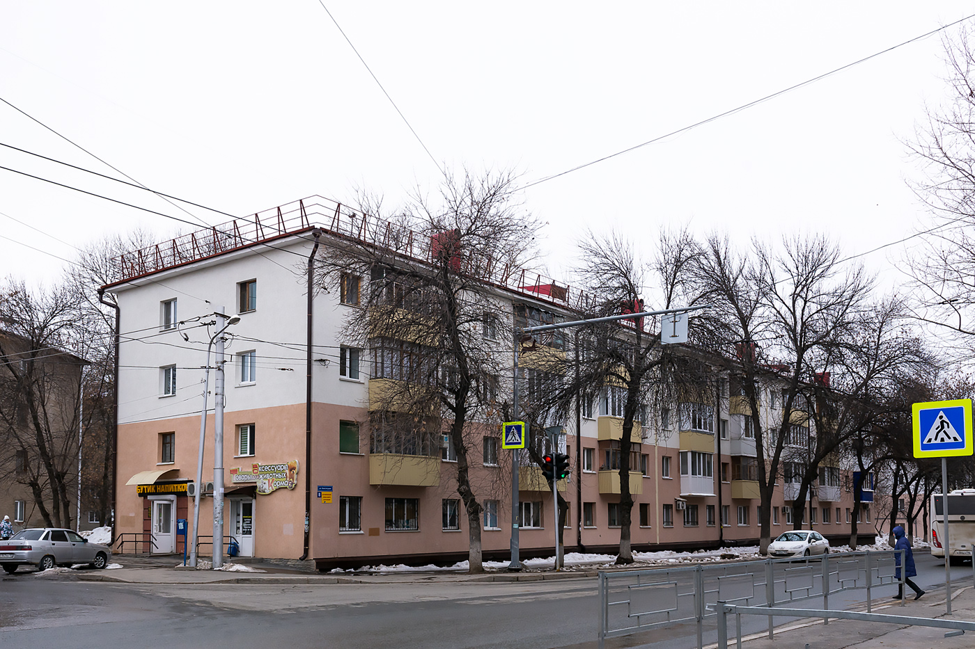 Уфа, Улица Конституции, 8 / Кольцевая улица, 35