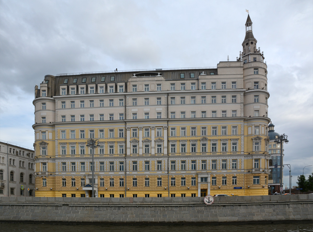 Москва, Улица Балчуг, 1 / Садовническая улица, 1