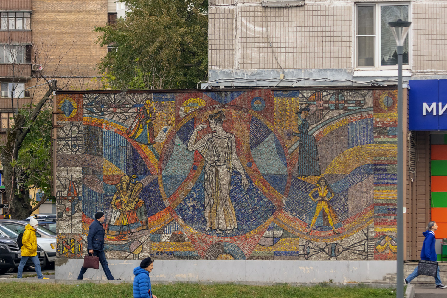 Moscow, Измайловское шоссе, 6. Монументальное искусство (мозаики, росписи)