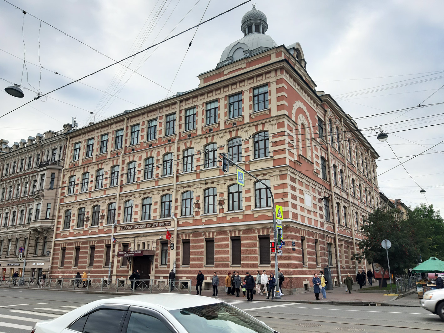 Санкт-Петербург, Средний проспект В. О., 31 / 7-я линия В. О., 52