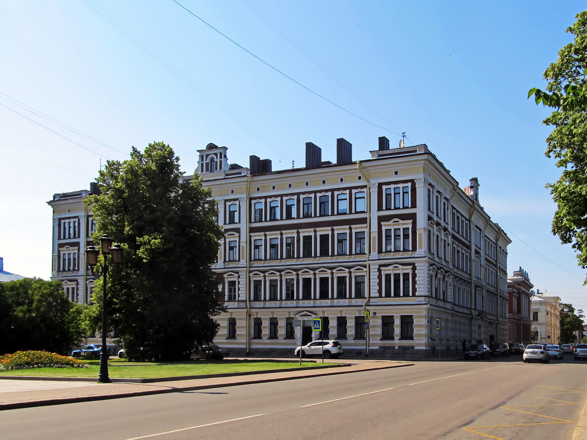 Выборг, Улица Пушкина, 12 / Крепостная улица, 37