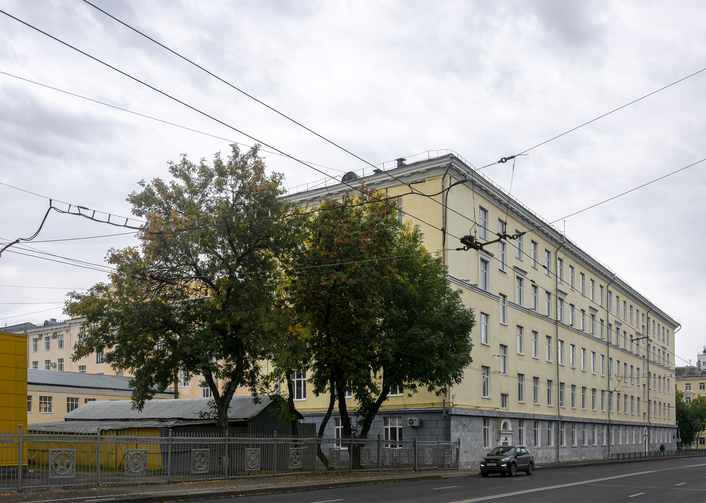 Ufa, Улица Космонавтов, 1 / Улица Комарова, 22