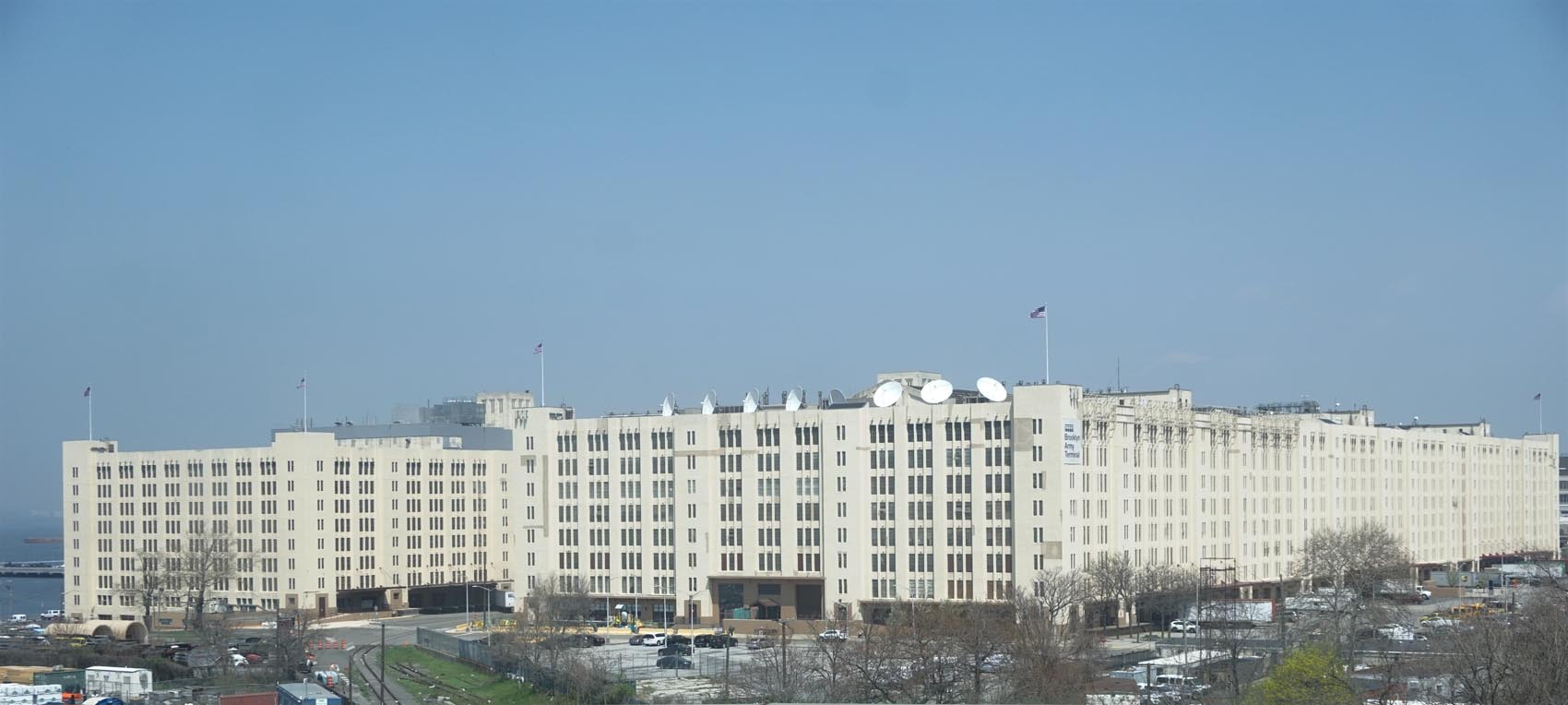 Нью-Йорк, 1 Brooklyn Army Terminal