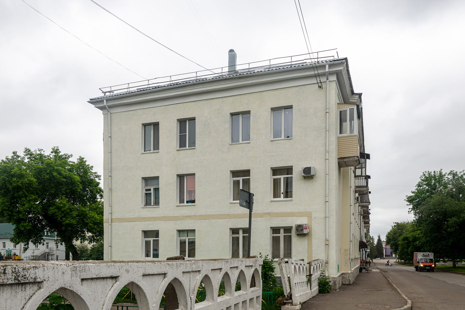 Салават, Колхозная улица, 1 / Улица Дзержинского, 6