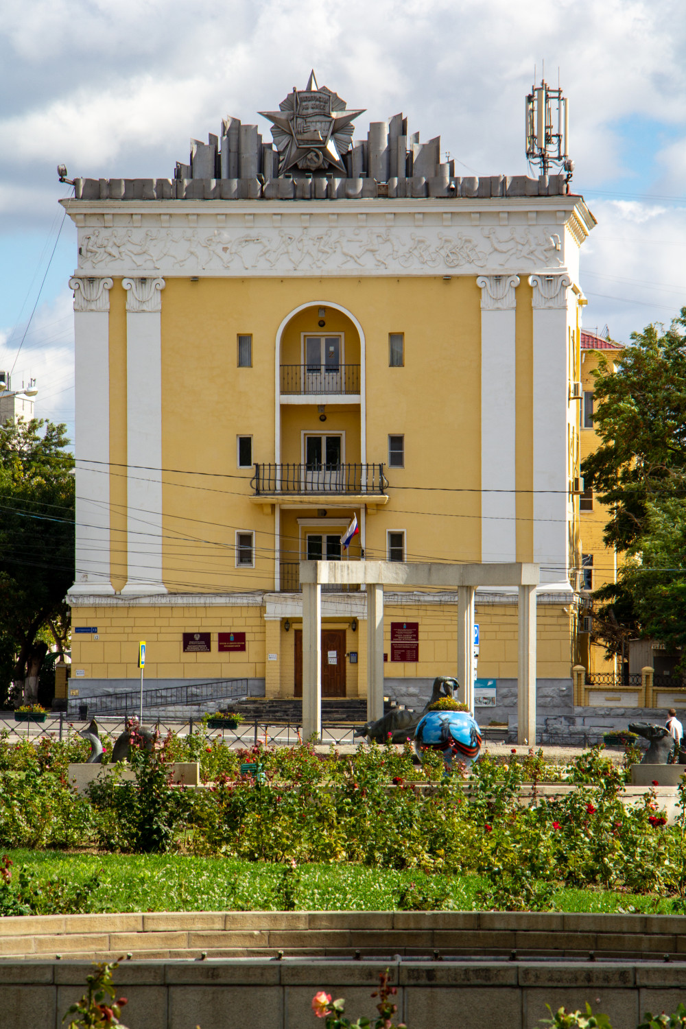 Astrakhan, Улица Красного Знамени, 2 / Улица Василия Тредиаковского, 13