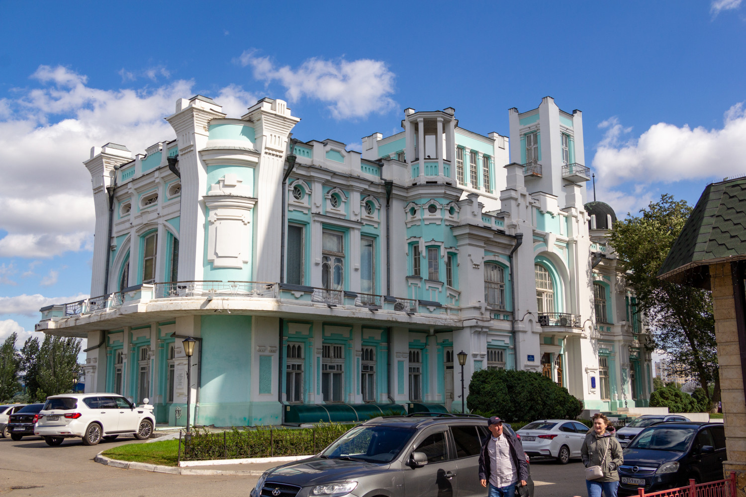 Астрахань, Улица Урицкого, 1 / Красная набережная, 1