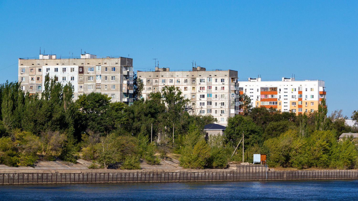 Нариманов, Набережная улица, 8; Набережная улица, 12; Набережная улица, 16