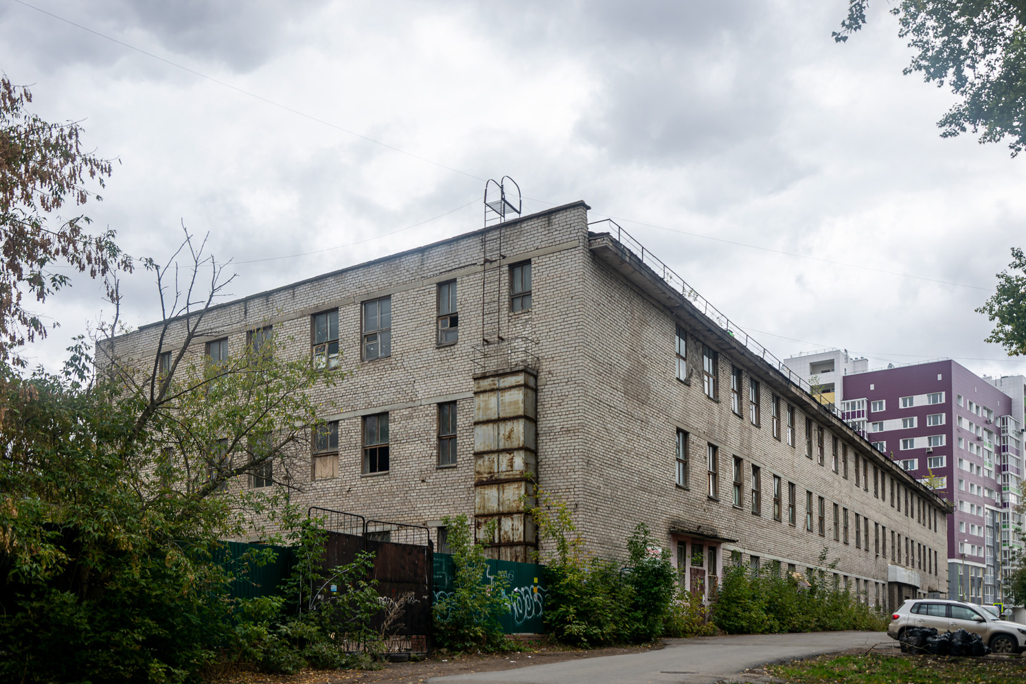 Ufa, Красноводская улица, 18 / Обская улица, 10