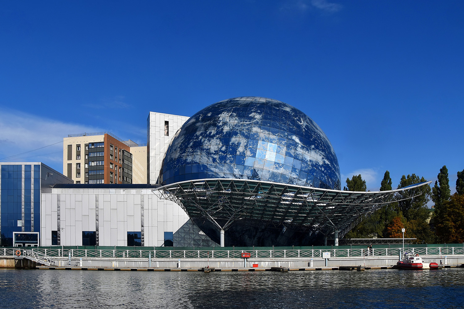 Калининград, Набережная Петра Великого, 1/1