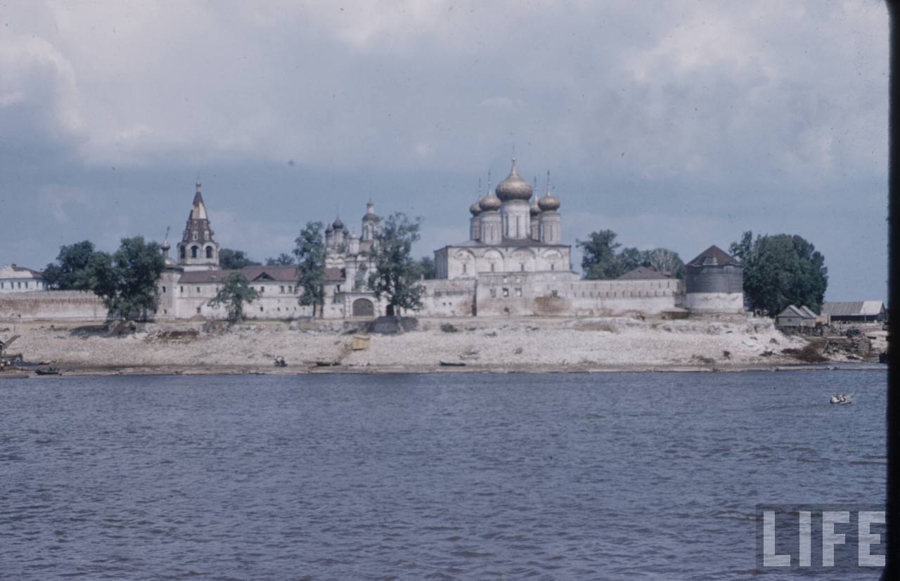 Лысковский район, прочие н.п., пос. Макарьево, улица Набережная, 1 (восточный корпус); пос. Макарьево, улица Набережная, 1 (трапезная); пос. Макарьево, улица Набережная, 1 (южная башня); пос. Макарьево, улица Набережная, 1 (южный корпус); пос. Макарьево, улица Набережная, 1 (Святые ворота); пос. Макарьево, улица Набережная, 1 (юго-западная башня)