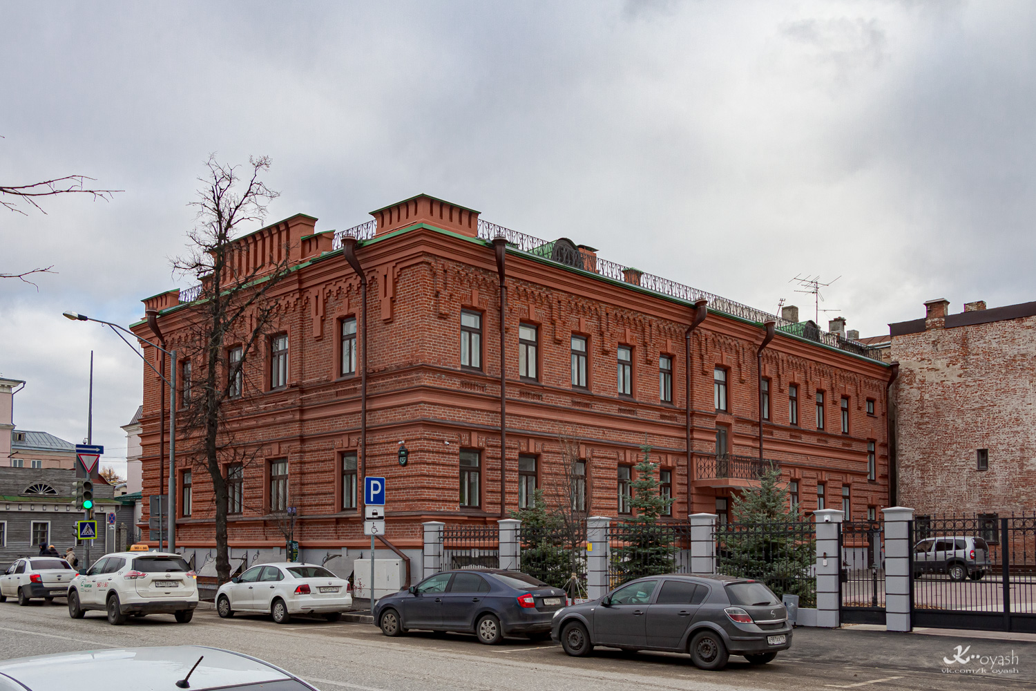 Казань, Улица Муштари, 26 / Улица Максима Горького, 22