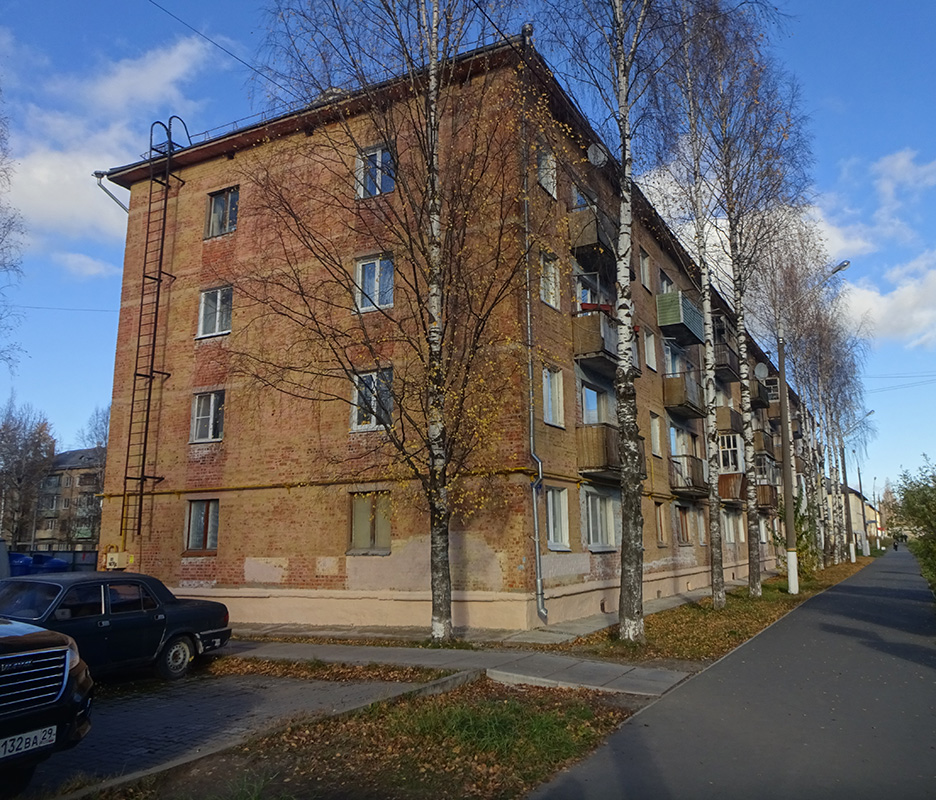 Мирный, Улица Гагарина, 13