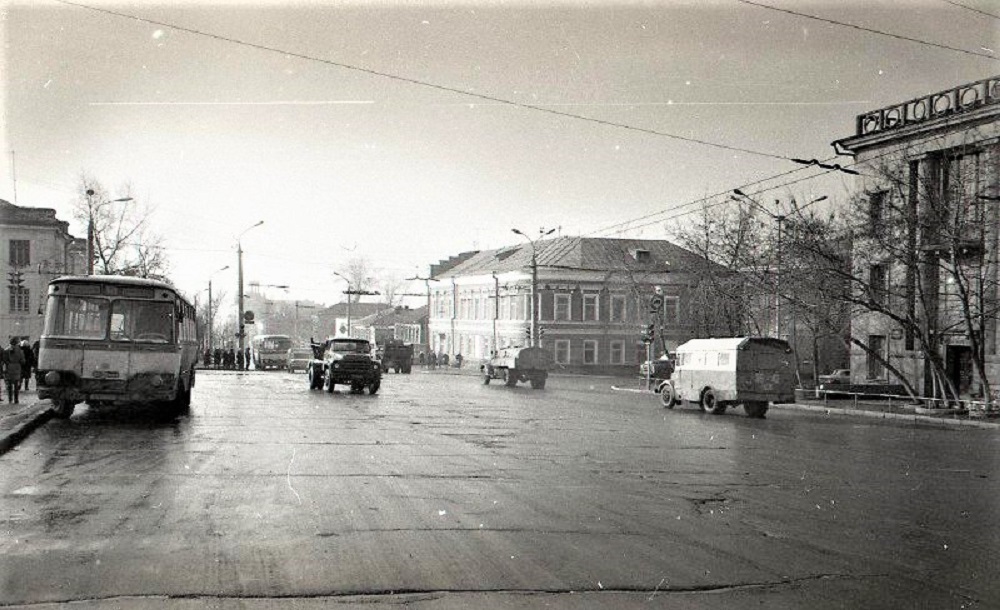 Ижевск, Улица Максима Горького, 69; Улица Максима Горького, 71; Улица Максима Горького, 64. Ижевск — Панорамы