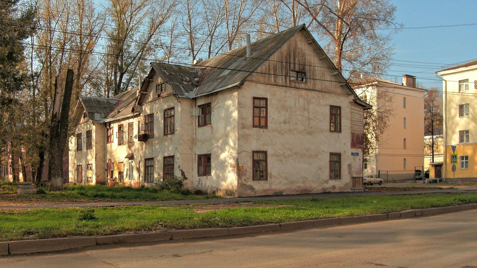 Ufa, Улица Льва Толстого, 10 / Кольцевая улица, 40