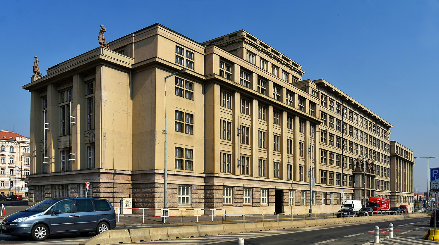 Прага, Nábřeží Kapitána Jaroše, 7
