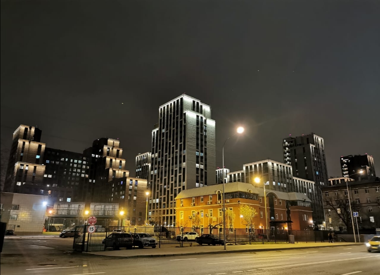Moscow, 1-й Красногвардейский проезд, 12 стр. 2; Мантулинская улица, 9 корп. 5