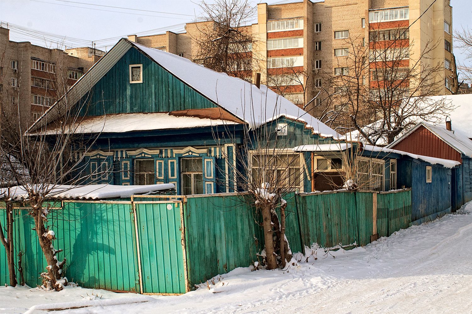 Уфа, Иглинская улица, 33; Улица Софьи Перовской, 11