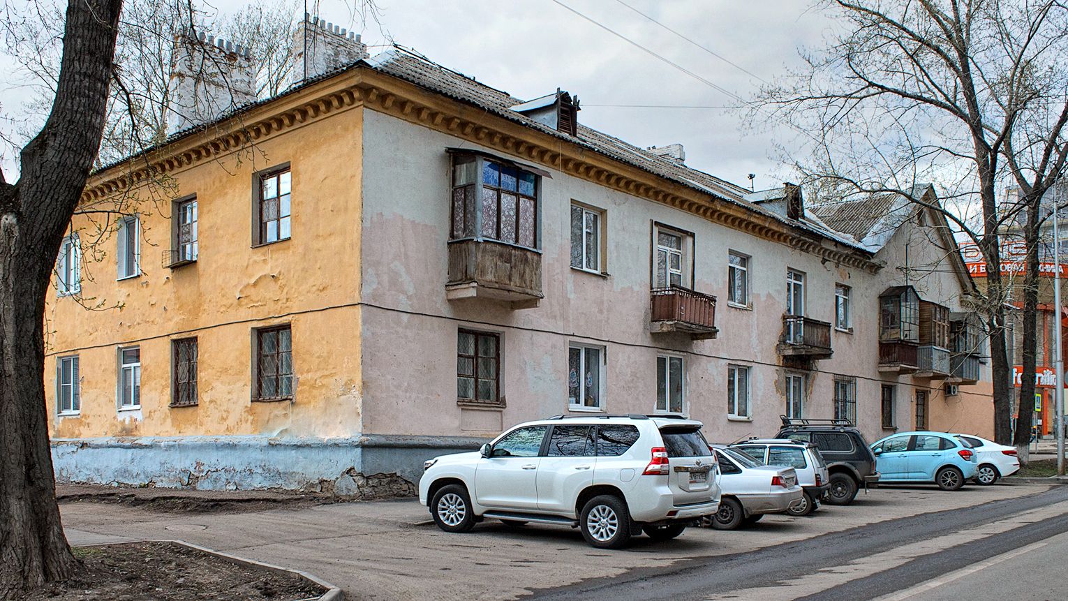 Уфа, Кольцевая улица, 64 / Улица Рыбакова, 15