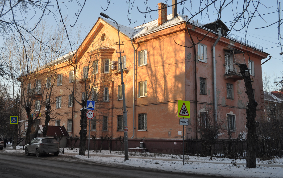 Омск, Проспект Культуры, 12 / Улица Малунцева, 18