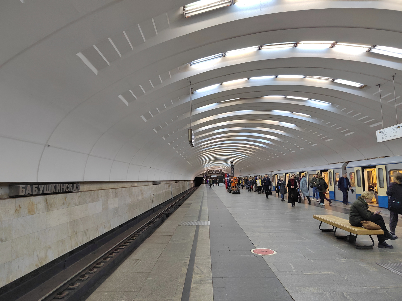 Москва, Калужско-Рижская линия Московского метрополитена, станция метро «Бабушкинская»