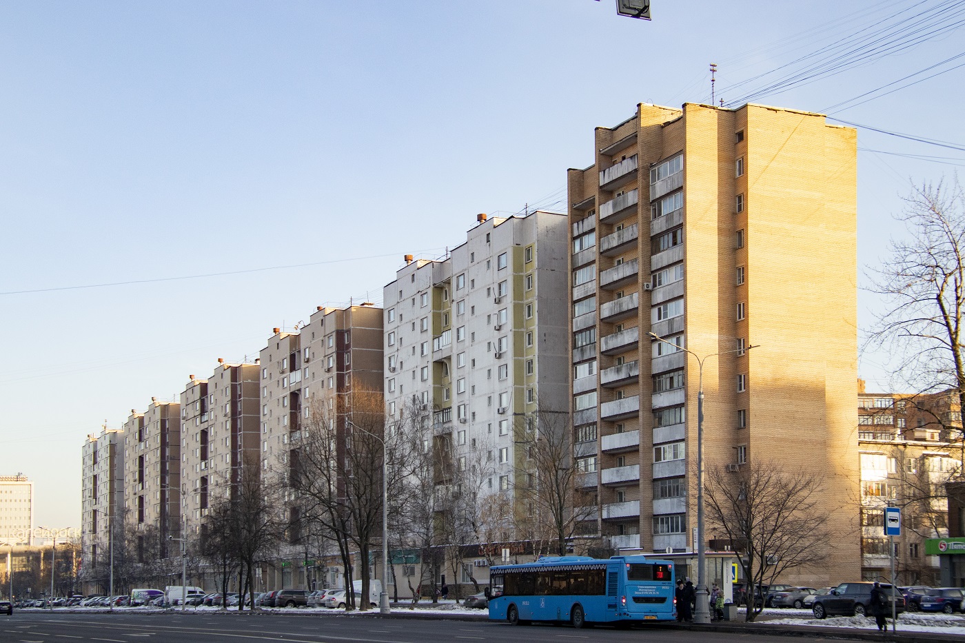 Москва, Бульвар Яна Райниса, 1 (подъезды 2–11); Бульвар Яна Райниса, 1 (подъезд 1)