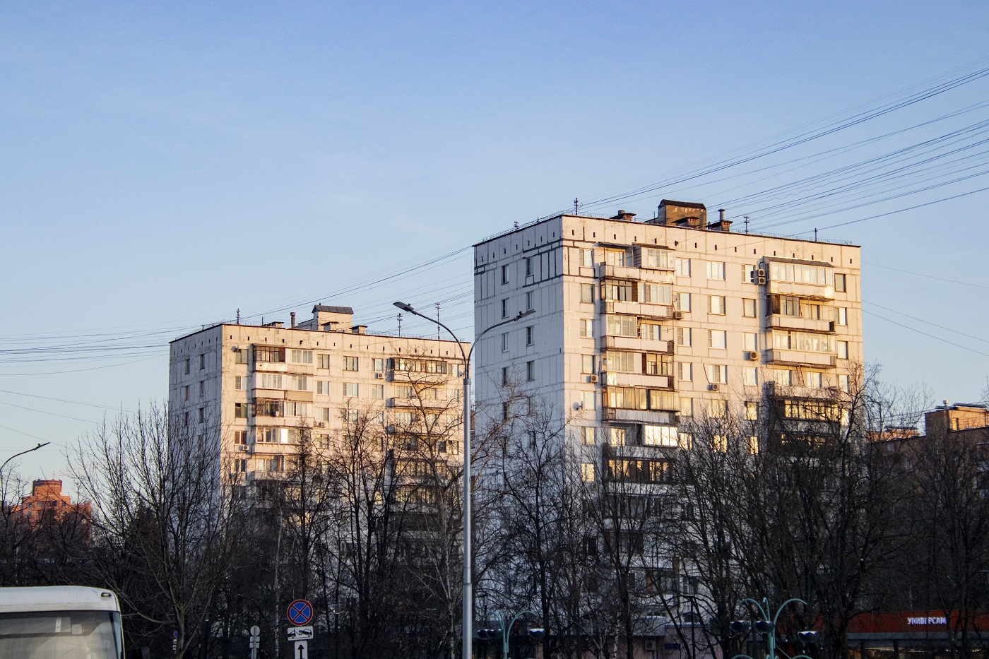Moscó, Бульвар Яна Райниса, 19 корп. 1; Бульвар Яна Райниса, 21