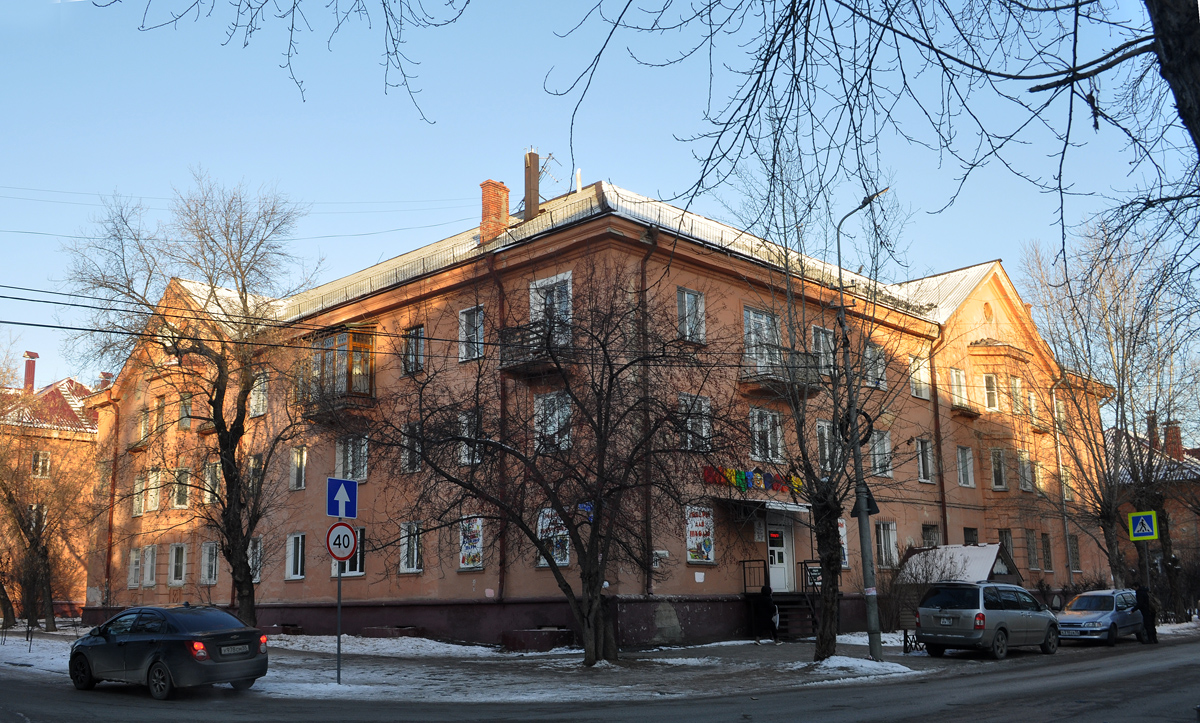 Омск, Проспект Культуры, 12 / Улица Малунцева, 18