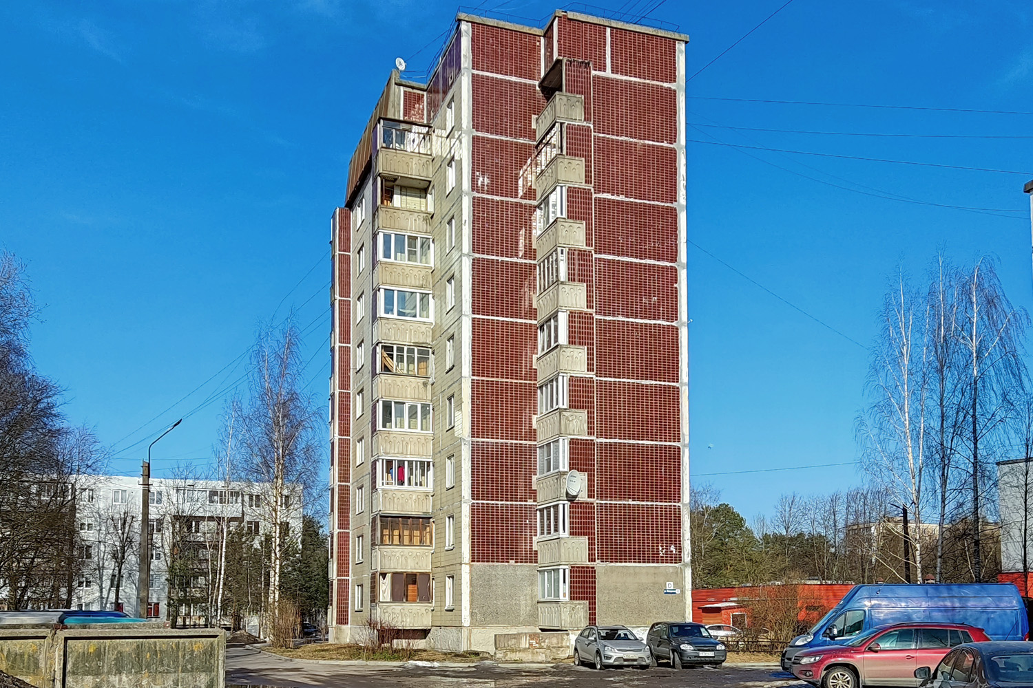Кiровськ, Молодёжная улица, 8