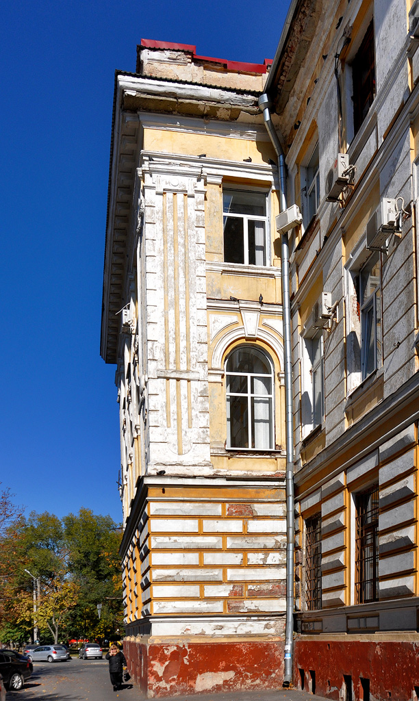 Charkow, Площадь Героев небесной сотни, 36