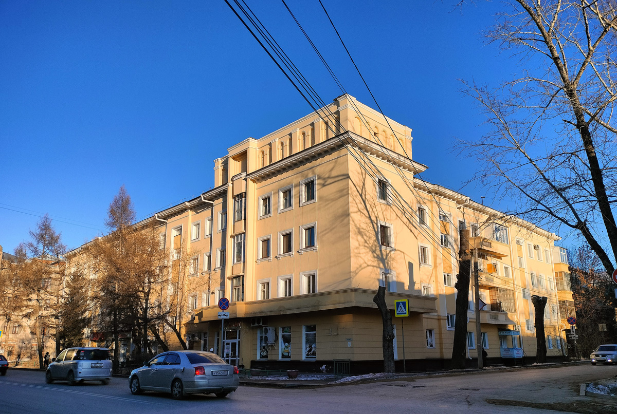 Омск, Улица Орджоникидзе, 12 / Красногвардейская улица, 14