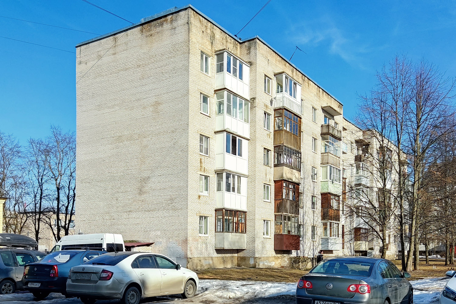 Kirowsk, Молодёжная улица, 6