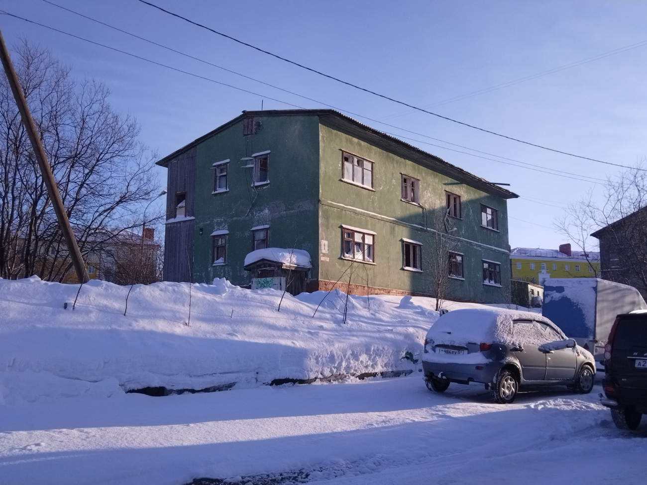 Никель, Улица 1-я Линия, 1