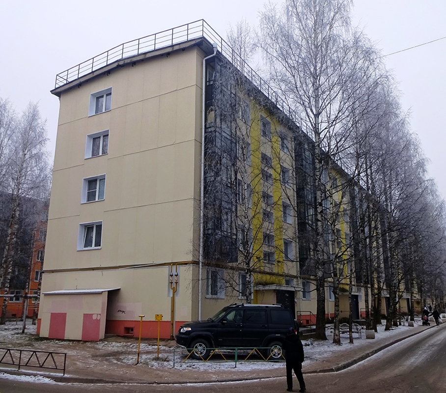 Мирный, Улица Ломоносова, 10