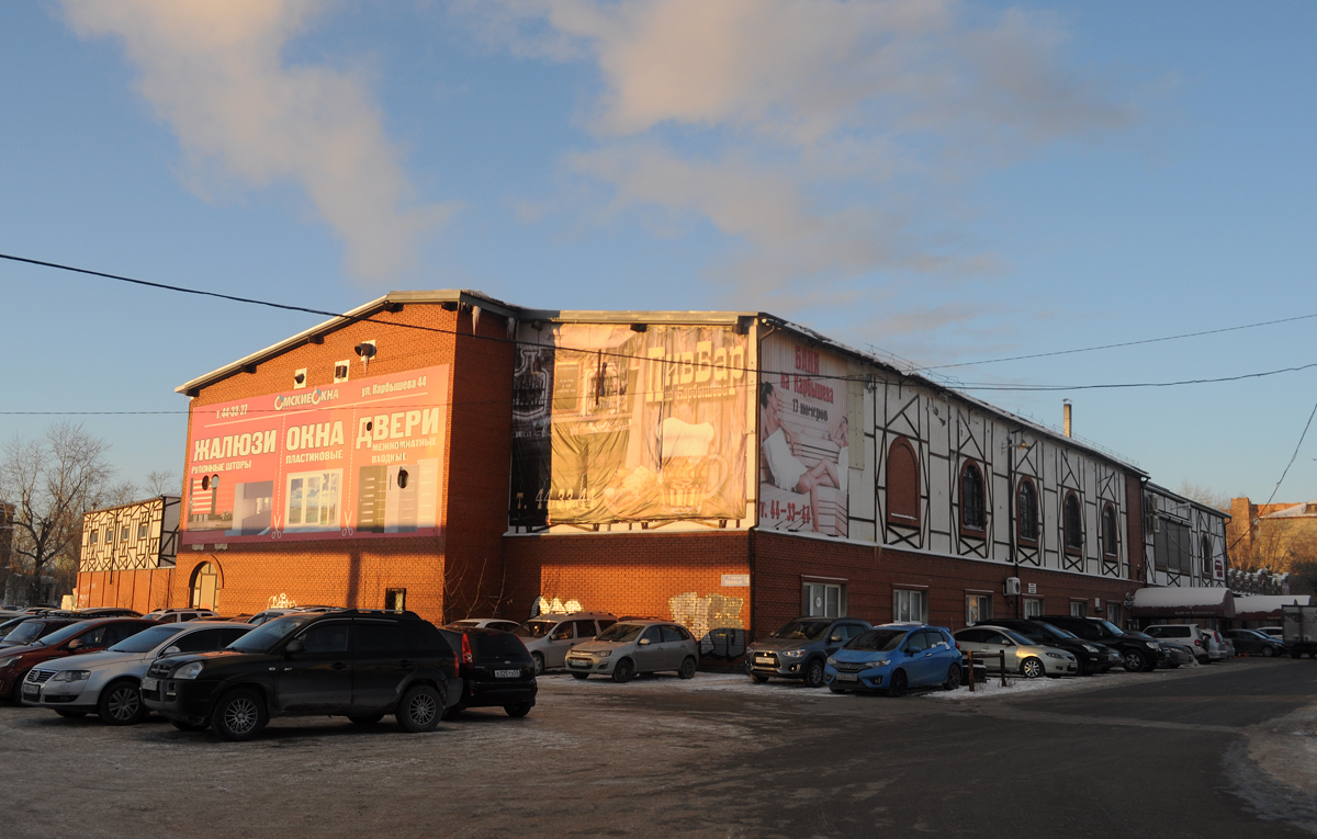 Омск, Улица Карбышева, 44 / Красный переулок, 4; Улица Карбышева, 42А / Красный переулок, 6