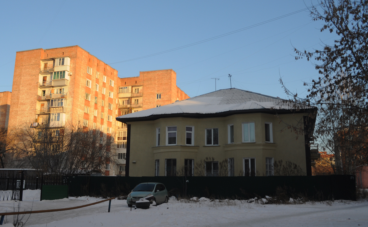 Омск, Улица Карбышева, 38; Улица Гризодубовой, 37