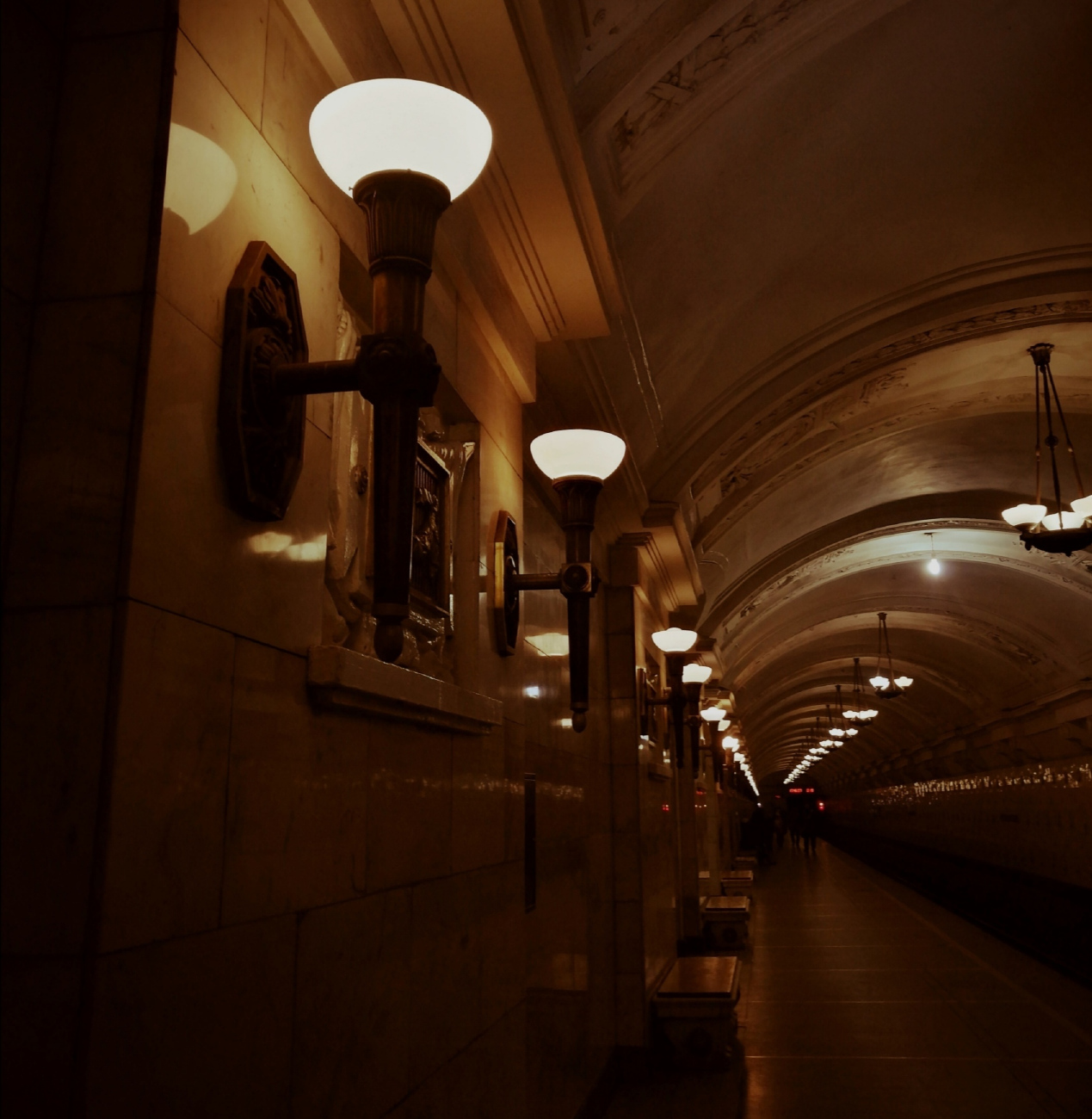 Москва, Кольцевая линия Московского метрополитена, станция метро «Октябрьская». Москва — Фотозарисовки