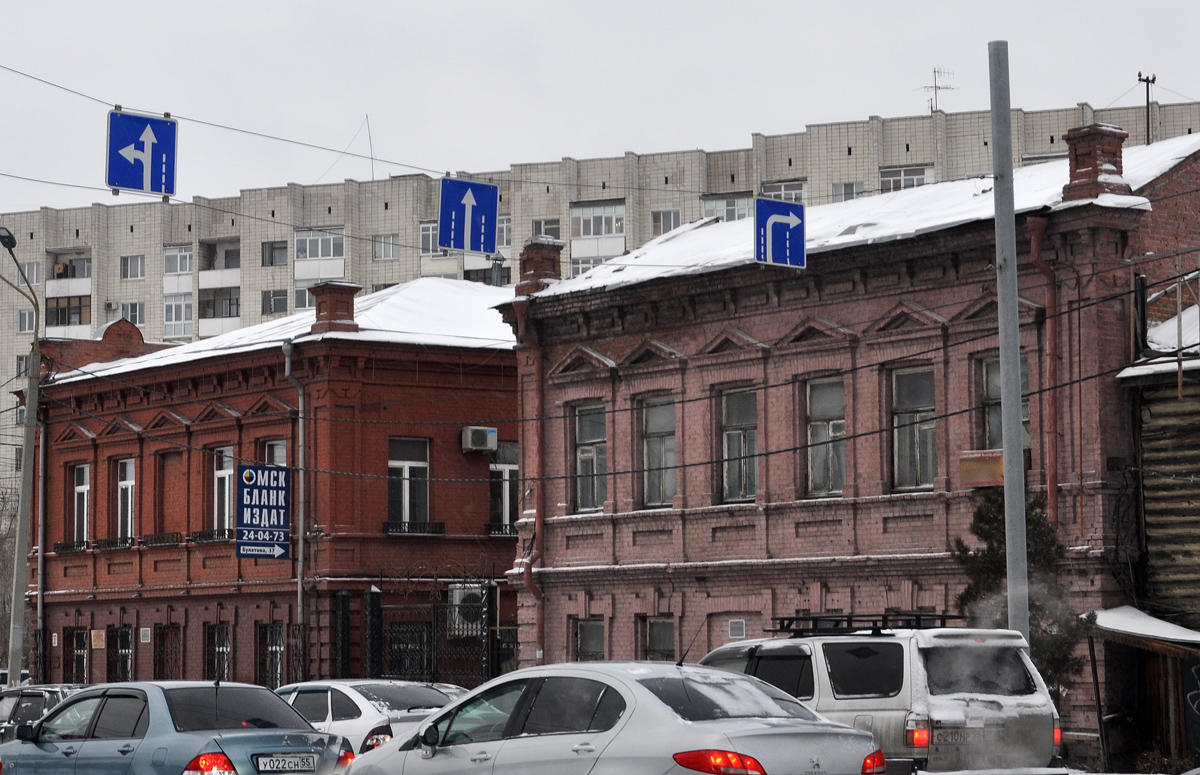 Омск, Улица Орджоникидзе, 34; Улица Булатова, 39