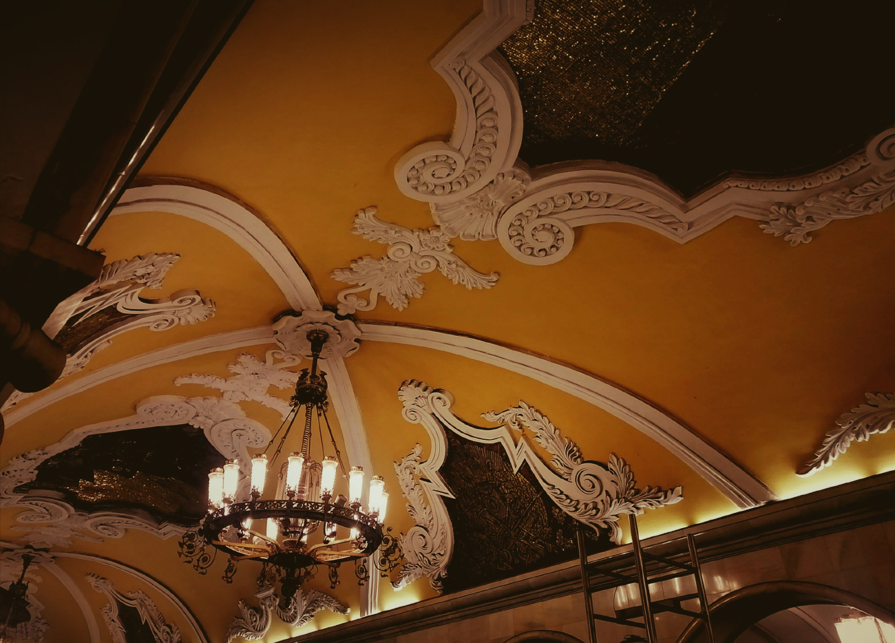 Москва, Кольцевая линия Московского метрополитена, станция метро «Комсомольская»