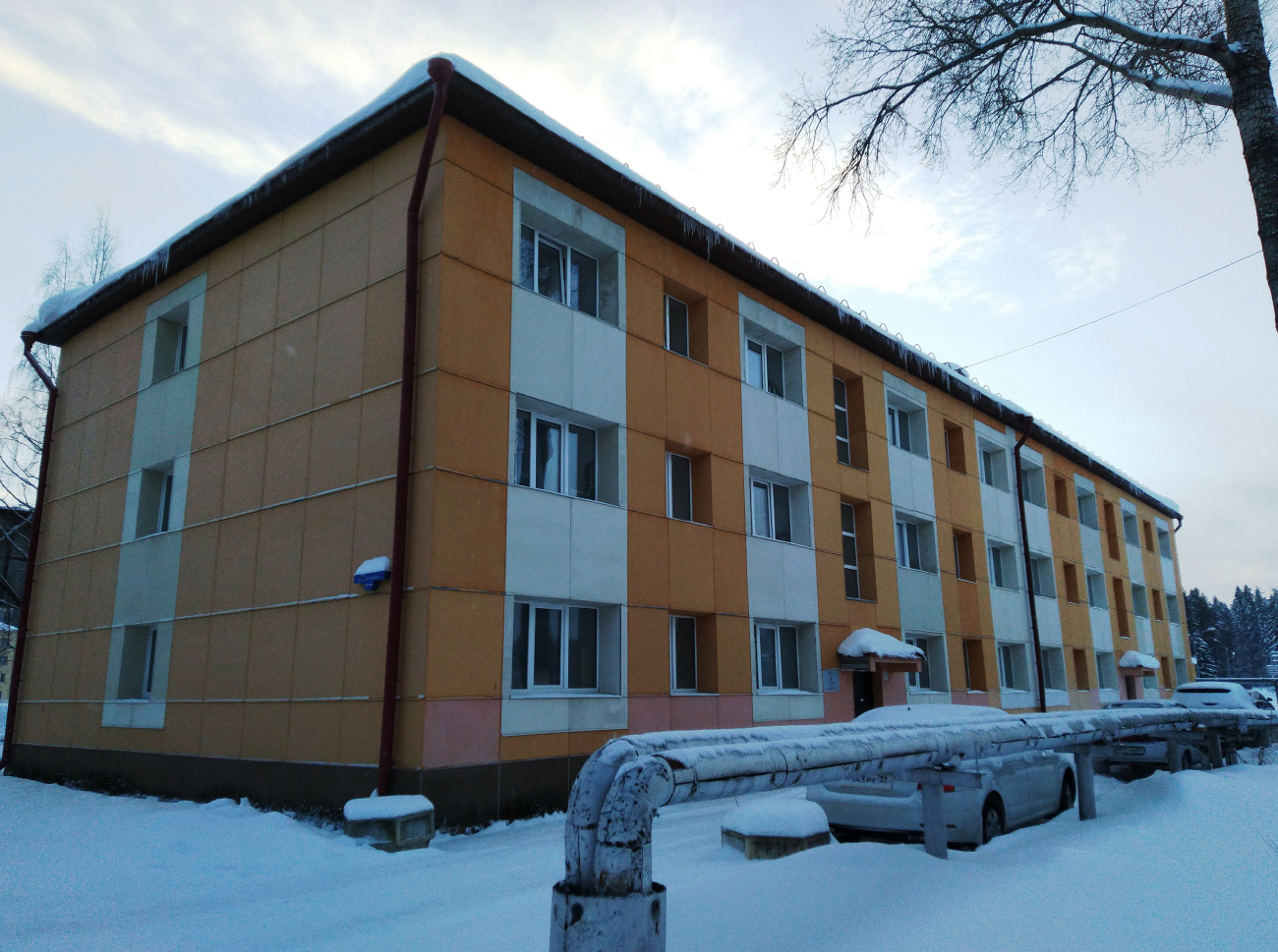 Мирный, Улица Пушкина, 1