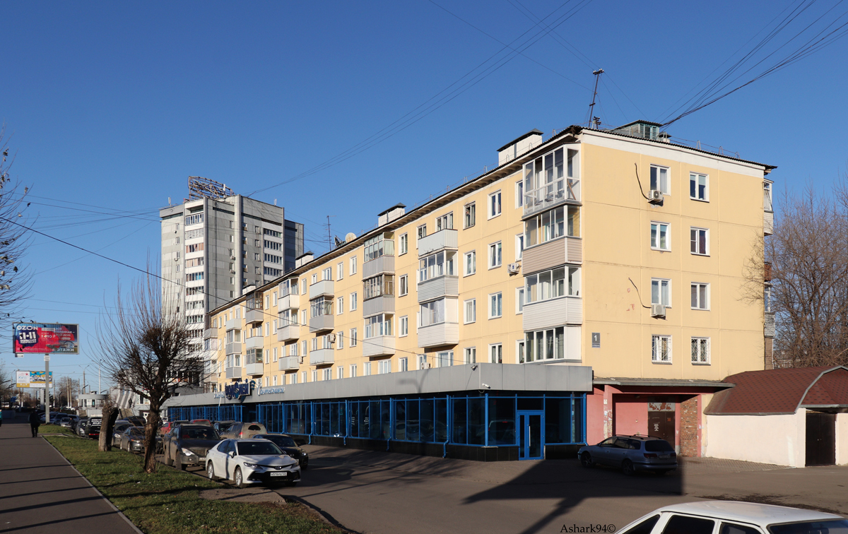 Красноярск, Проспект имени газеты «Красноярский рабочий», 19; Улица Александра Матросова, 1