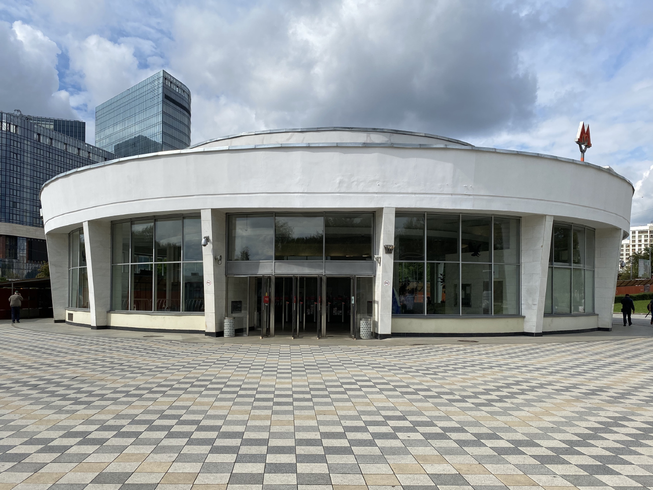 Москва, Калужско-Рижская линия Московского метрополитена, станция метро «Ботанический сад»