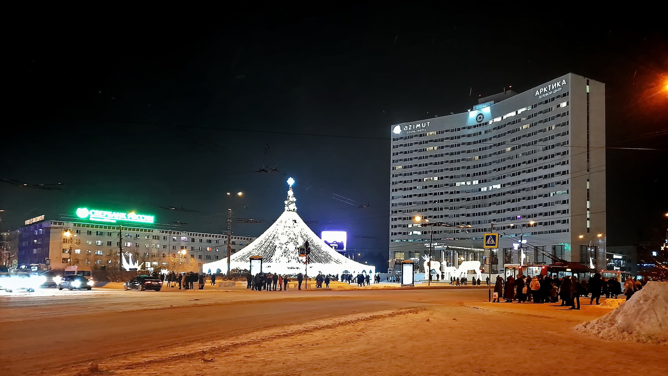 Мурманск, Улица Воровского, 4 / Ленинградская улица, 22; Проспект Ленина, 82