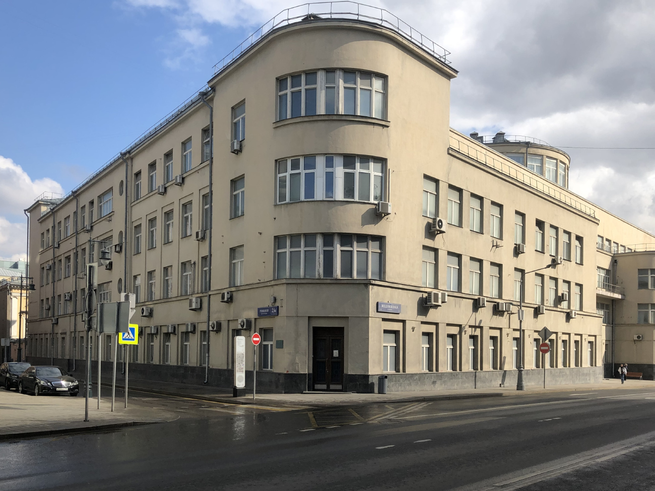 Москва, Романов переулок, 2 / Улица Воздвиженка, 6 стр. 2