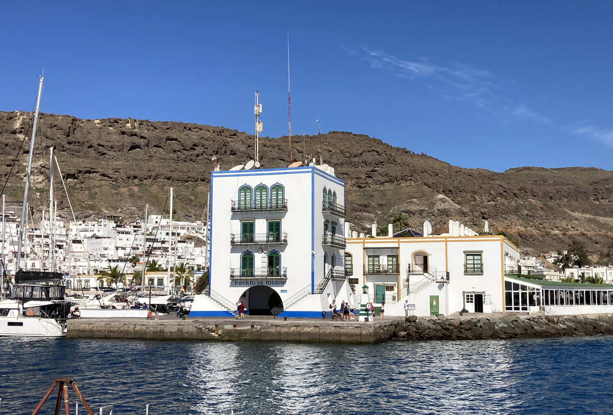 Ломо Кьебре, Puerte de Mogán, Torre de control; Urbanización Puerto de Mogán, s/n