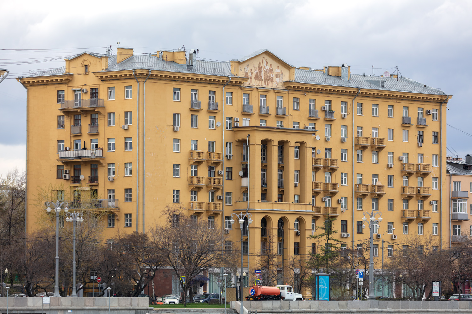 Moskau, Фрунзенская набережная, 4