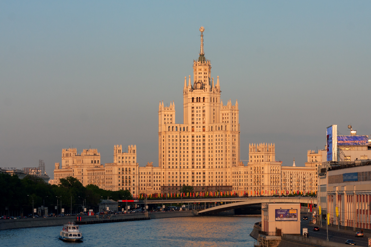 Москва, Котельническая набережная, 1/15; Садовнический проезд, Большой Устьинский мост