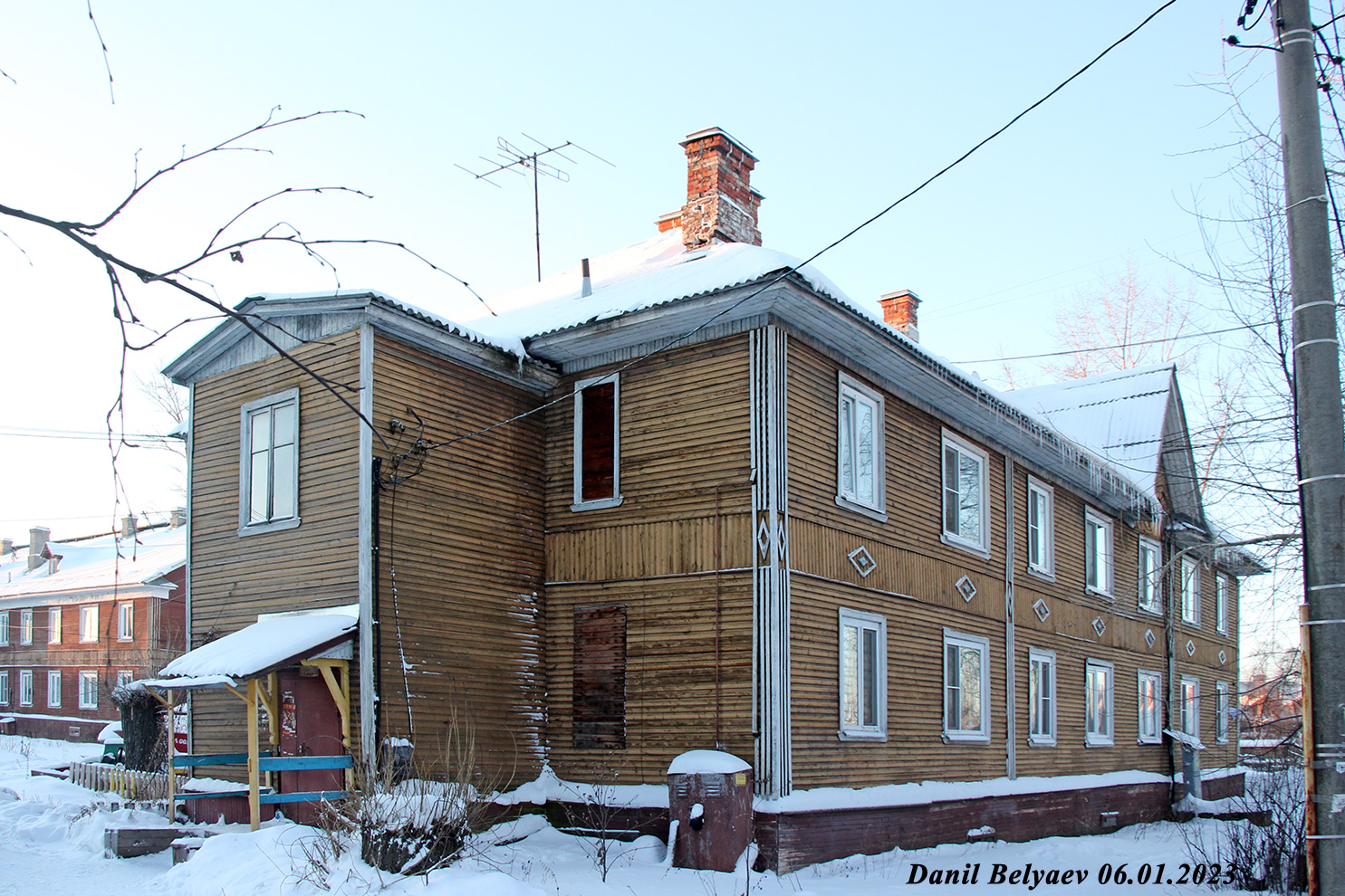 Архангельск, Корпусная улица, 2 / Кемская улица, 5